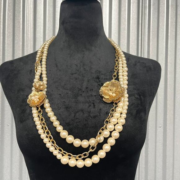 Ann Taylor Layered Pearl Necklace Gold Floral Statement Chain Bold Retro Jewelry - Picture 1 of 7